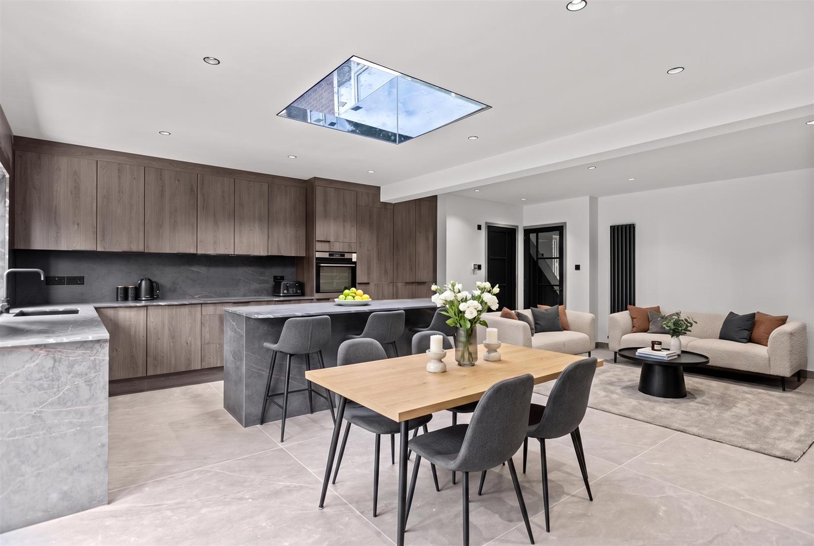 5 bed property in Keepers Farm Close, Windsor